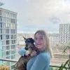 Arianna Gadinger und ihre Hündin Chica